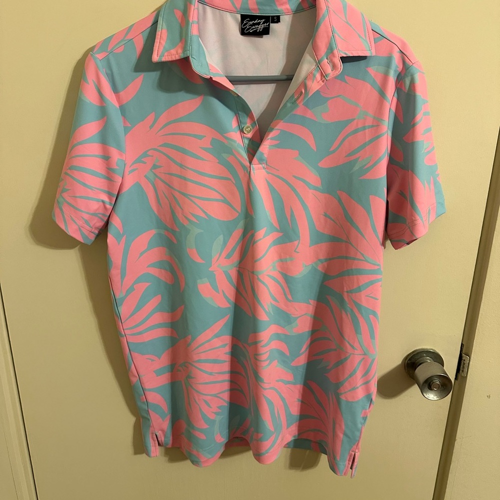 Men’s golf polo shirt Sunday swagger s small barely worn pink blue